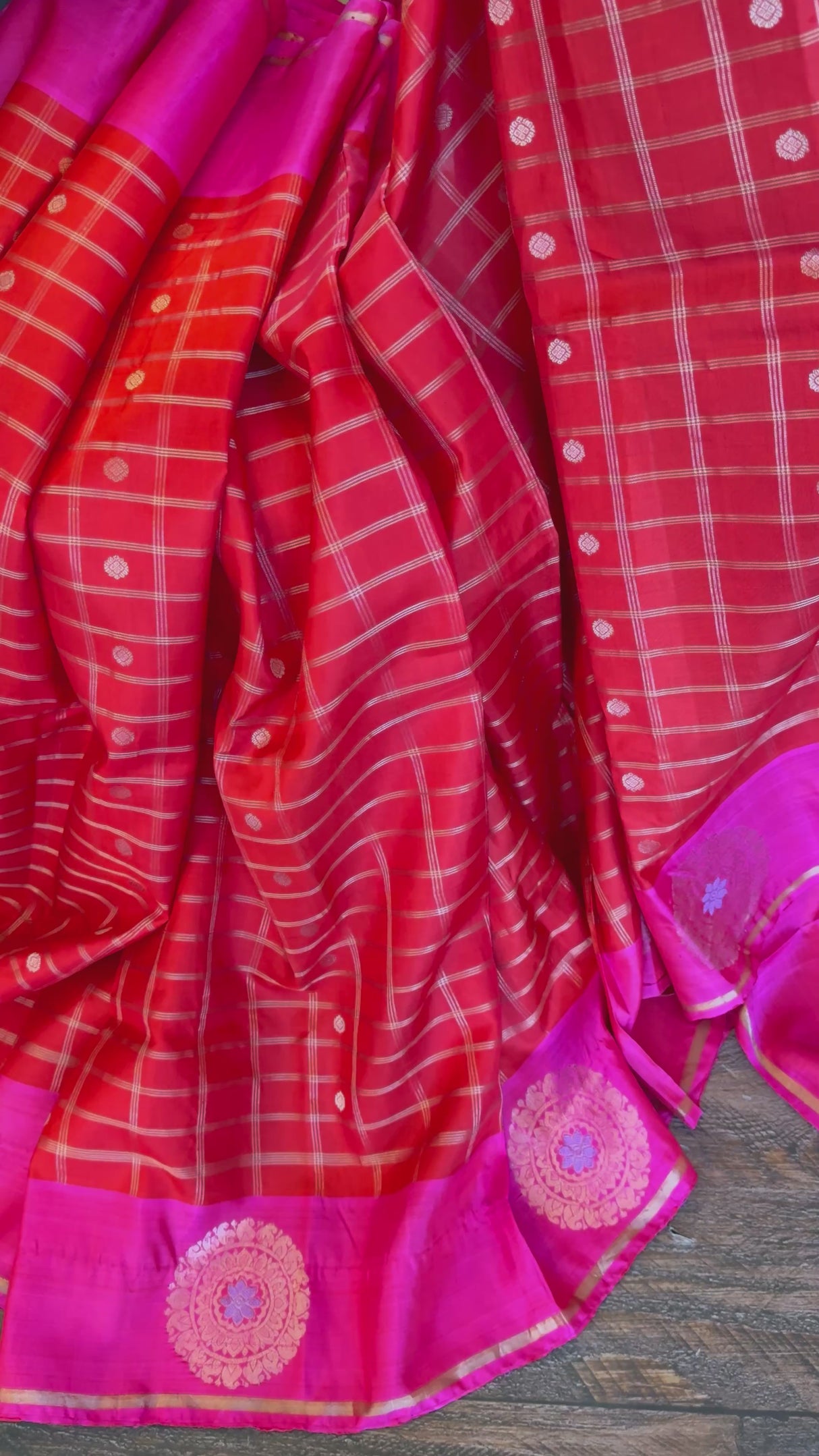 Kuttu Gadwal Handloom Pure Silk Dark Chilli Red Pink